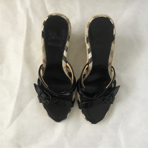 Burberry Nova Check Slip-On Espadrilles, Size 5. - Picture 4 of 11